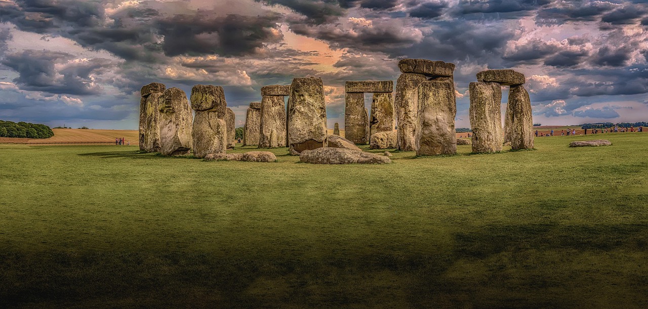 Mysteries of Stonehenge and Salisbury Tour
